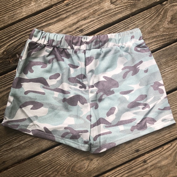 Camouflage shorts last one large - Picture 8 of 9